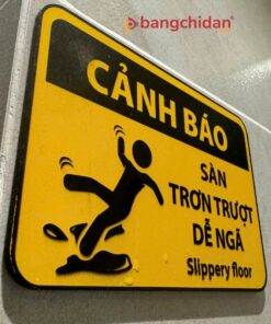 bảng cảnh báo trơn trượt