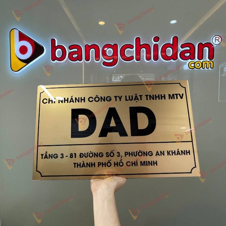 Bảng hiệu công ty mica