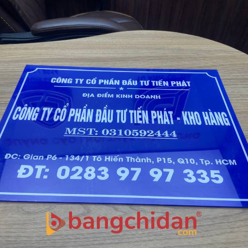 bảng tên công ty mica
