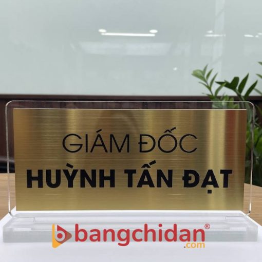 Biển chức danh để bàn