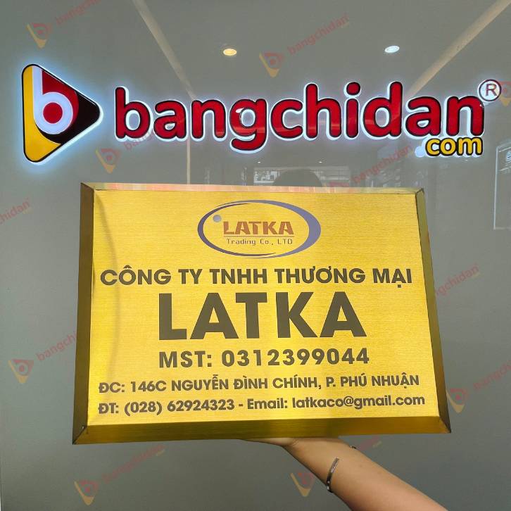 Biển công ty vàng xước