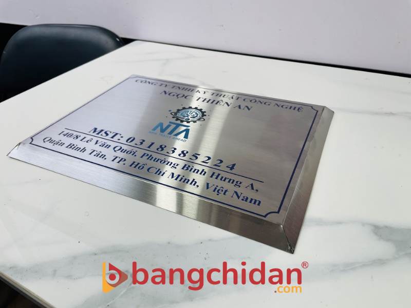 Biển công ty inox trắng xước