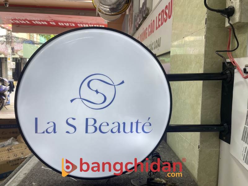 Hộp đèn hút nổi cửa hàng mỹ phẩm